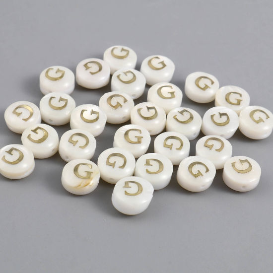 Image de Perles en Coquille Naturelle Plat-Rond Crème Alphabet Initial/ Lettre Majuscule Mots" G " 8mm Dia, Taille de Trou: 1.1mm, 10 Pcs