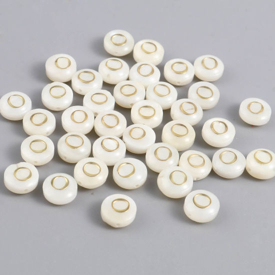 Image de Perles en Coquille Naturelle Plat-Rond Crème Alphabet Initial/ Lettre Majuscule Mots" O " 8mm Dia, Taille de Trou: 1.1mm, 10 Pcs