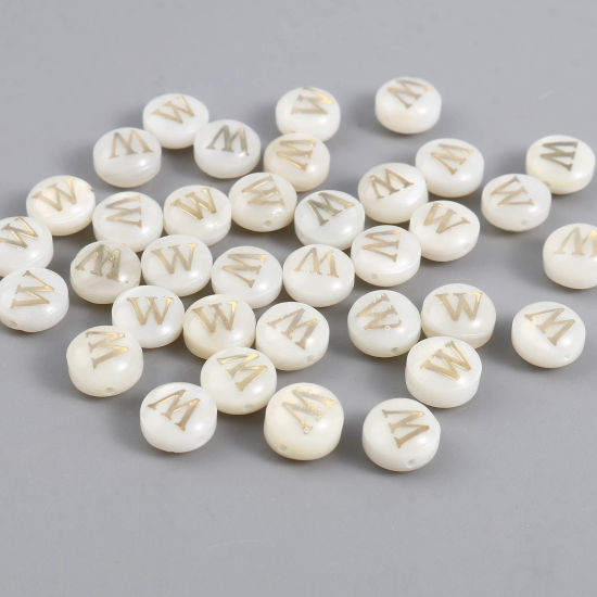 Image de Perles en Coquille Naturelle Plat-Rond Crème Alphabet Initial/ Lettre Majuscule Mots" W " 8mm Dia, Taille de Trou: 1.1mm, 10 Pcs