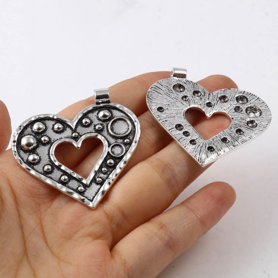 Imagen de Zamak día de San Valentín Colgantes Hoja Plata Antigua Corazón 63mm x 38mm, 5 Unidades