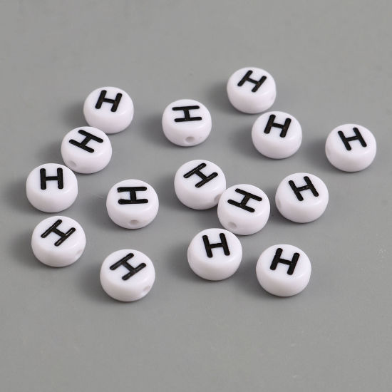 Изображение Acrylic Beads Flat Round Black & White Initial Alphabet/ Capital Letter Pattern Message " H " About 7mm Dia., Hole: Approx 1.4mm, 500 PCs