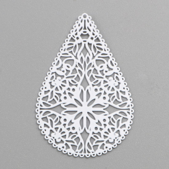 Bild von Eisenlegierung Filigran Stempel Verzierung Anhänger Tropfen Weiß Filigran Spritzlackierung 40mm x 27mm, 10 Stück