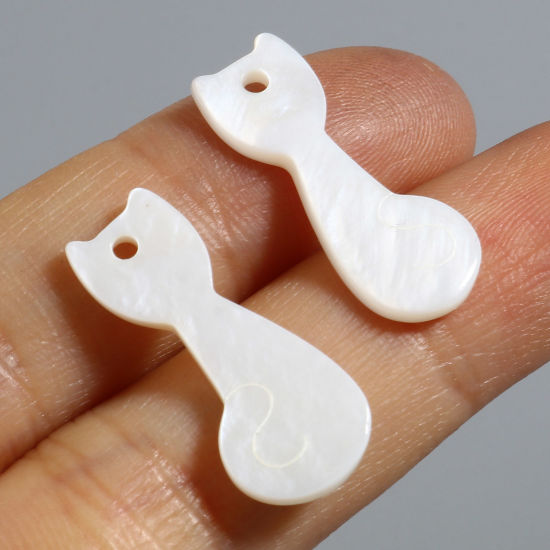 Image de Breloques Naturel en Coquille Chat Blanc 23mm x 9mm, 2 Pcs