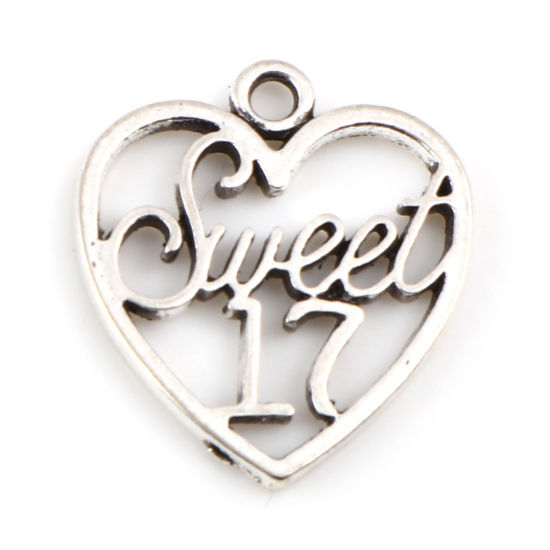 Immagine di Lega di Zinco Charms Cuore Argento Antico Lettere " Sweet 17 " Filigrana 21mm x 19mm , 20 Pz