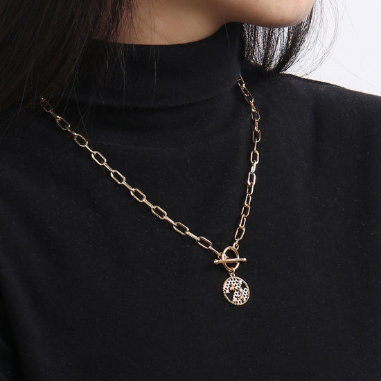 Imagen de 1 Unidad Enchapado al Vacío Ecológico Elegante Insecto 18K Oro Real Chapado Latón & Brillantito Catena di Fermagli Dainty Colmena Ronda Collar con Colgante Para Mujeres Fiesta 51cm longitud