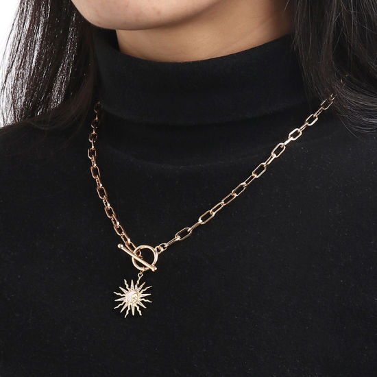 Imagen de 1 Unidad Enchapado al Vacío Ecológico Elegante Galaxia 18K Oro Real Chapado Latón & Brillantito Catena di Fermagli Sol Collar con Colgante Para Mujeres Fiesta 51cm longitud