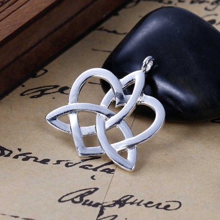 Immagine di Lega di Zinco Charm Ciondoli Cuore Argento Placcato Nodo Celtico Scolpito Filigrana 3.4cm x 2.9cm , 10 Pz