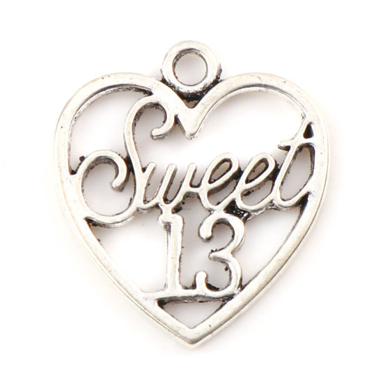 Immagine di Lega di Zinco Charms Cuore Argento Antico Lettere " sweet 13 " Filigrana 21mm x 19mm , 20 Pz