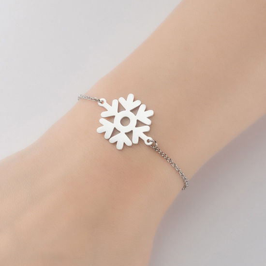 Picture of Titanium Steel Christmas Curb Link Chain Bracelets Silver Tone Snowflake 13.5cm(5 3/8") long, 1 Piece