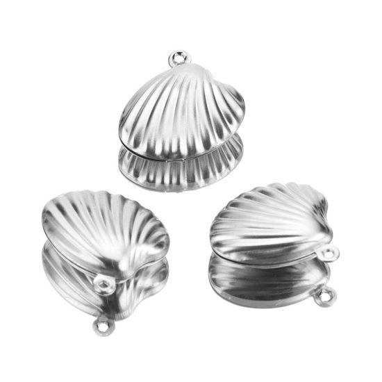 Picture of 5 PCs Vacuum Plating 304 Stainless Steel Ocean Jewelry Charms Silver Tone Shell 19mm x 19mm