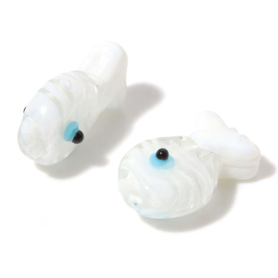 Image de Perles en Verre au Chalumeau Bijoux d'Océan Poisson Blanc 20mm x 13mm, Trou: 0.8mm, 2 Pcs