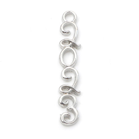 Imagen de 20 Unidades Zamak Año Colgantes Tono de Plata Número Mensaje " 2023 " 3.2cm x 0.6cm