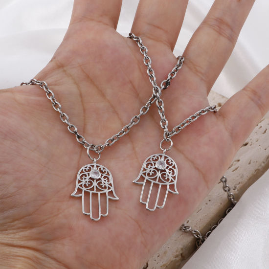 Image de Breloques Religieux en Laiton Khamsa Symbole Paume Plaqué Platine Véritable Micro Pave à Zircone Cubique Clair 25.5mm x 17mm, 2 Pcs