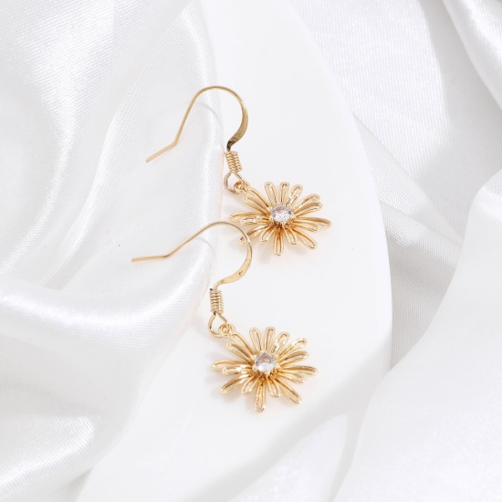 Bild von Messing Charms 18K Echtgold plattiert Gänseblümchen 3D Klar Zirkonia 17.5mm x 15mm, 2 Stück