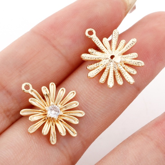Bild von Messing Charms 18K Echtgold plattiert Gänseblümchen 3D Klar Zirkonia 17.5mm x 15mm, 2 Stück