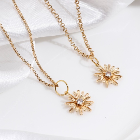 Bild von Messing Charms 18K Echtgold plattiert Gänseblümchen 3D Klar Zirkonia 17.5mm x 15mm, 2 Stück