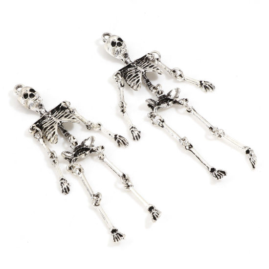Bild von Zinklegierung Halloween Anhänger Antiksilber Skelett Schädel 7.2cm x 1.6cm, 2 Stück