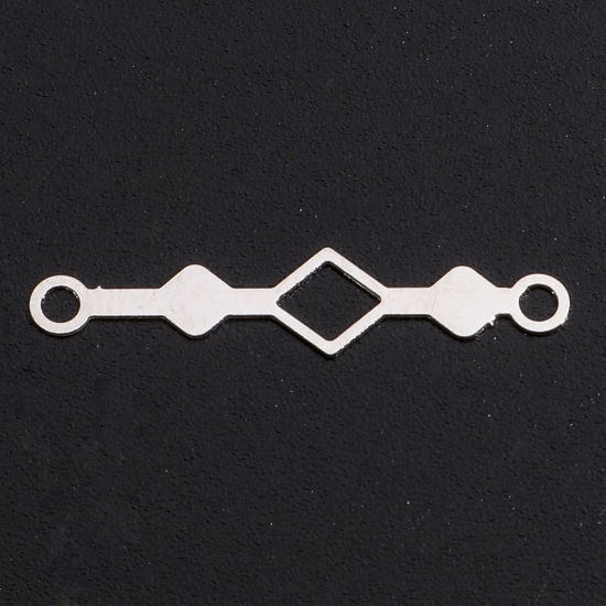 Bild von Eisenlegierung Filigran Stempel Verzierung Steckverbinder Charms Anhänger Silberfarbe Rhombus Muster Hohl, 24.5mm x 5mm, 20 Stück