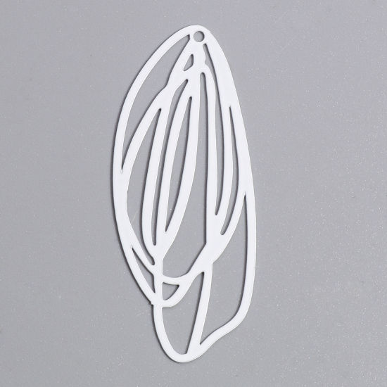 Bild von Eisenlegierung Filigran Stempel Verzierung Anhänger Weiß Blätter Hohl 5cm x 2.1cm, 10 Stück