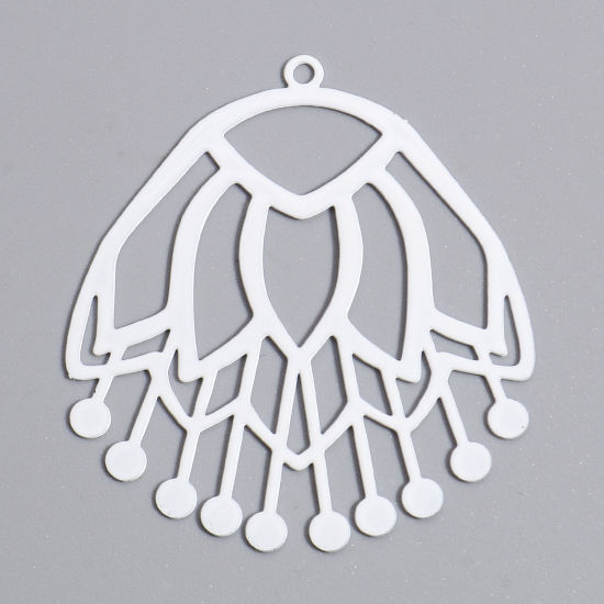 Bild von Eisenlegierung Filigran Stempel Verzierung Anhänger Weiß Blumen Hohl 4cm x 3.6cm, 10 Stück