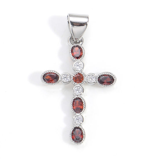 1 個 真鍮 宗教 チャーム ペンダント クロス リアルプラチナメッキ 赤ワイン色ジルコン 27mmx 14mm、 の画像