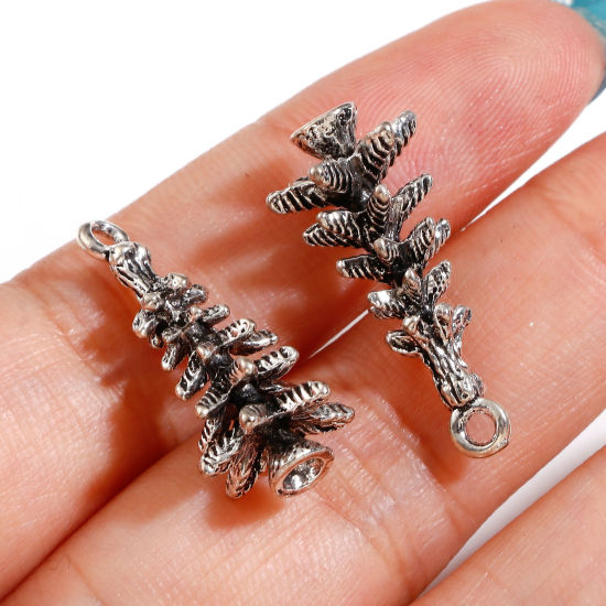 Bild von Zinklegierung Weihnachten Charms Antiksilber Weihnachten Weihnachtsbaum 3D 25mm x 10mm, 2 Stück