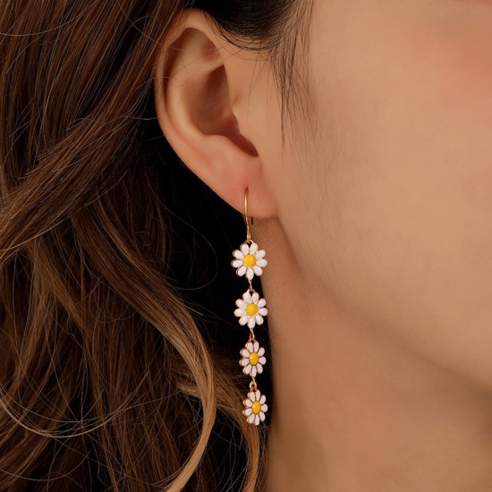 Bild von Messing Pastoraler Stil Quaste Ohrringe Vergoldet Weiß Gänseblümchen Emaille 6cm x 1cm, 1 Paar                                                                                                                                                                