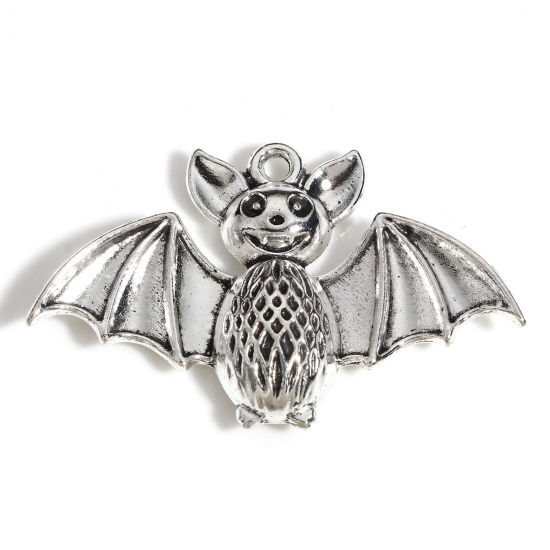 Bild von Zinklegierung Halloween Anhänger Antiksilber Halloween Fledermaus 4cm x 2.6cm, 10 Stück