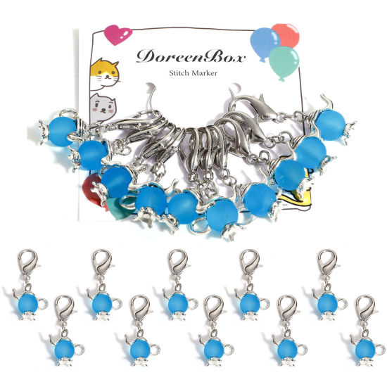 1 セット (約 10個/セット) 亜鉛合金+ガラス ダングル ビーズ　ヴィンテージチャームブレスレットに適応 編み物用品 段数マーカー 目数段数リング ステッチマーカー ティーポット シルバートーン 青 3D 4.4cm x 2.1cm の画像