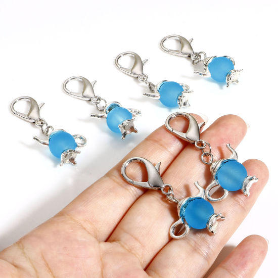 1 セット (約 10個/セット) 亜鉛合金+ガラス ダングル ビーズ　ヴィンテージチャームブレスレットに適応 編み物用品 段数マーカー 目数段数リング ステッチマーカー ティーポット シルバートーン 青 3D 4.4cm x 2.1cm の画像