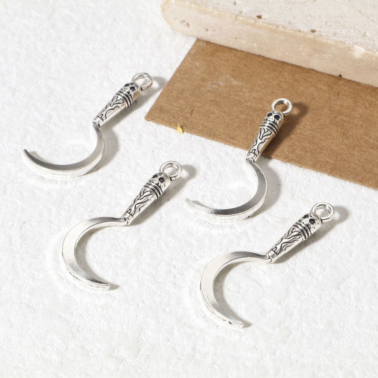 Imagen de 50 Unidades Halloween Colgantes Plata Antigua Hoz Cráneo 3D 3cm x 1.3cm