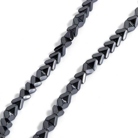 Image de 1 Enfilade (Env. 405 Pcs/Enfilade) (Classement A) Perles pour DIY Fabrication de Bijoux en Hématite （ Naturel ） Polygone Noir 5mm x 5mm, Trou: env. 1mm, 40cm long