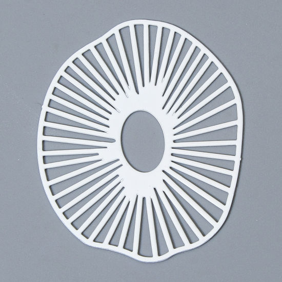 Bild von 10 Stück Eisenlegierung Filigran Stempel Verzierung Anhänger Weiß Unregelmäßig Lotusblatt Muster Spritzlackierung, 4.2cm x 3.3cm