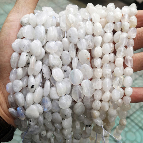 Bild von 1 Strang (ca. 65-45 Stück/Strang) Mondstein ( Natur ) Perlen für die Herstellung von DIY-Charme-Schmuck Unregelmäßig Weiß & Hellblau ca. 6mm-8mm D.