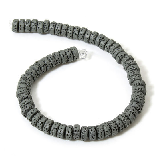Bild von 1 Strang (ca. 62 Stück/Strang) (Klasse A) Lavagestein （ Natur/Gefärbt ） Perlen für die Herstellung von DIY-Charme-Schmuck Wagenrad Dunkelgrau ca. 7mm D., Loch:ca. 1.2mm, 20cm lang