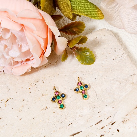 Image de 1 Pièce Breloques en 304 Acier Inoxydable Placage sous Vide PVD Respectueux de l'Environnement Religieux Croix Plaqué Or Véritable 18K à Strass Coloré 16mm x 10mm