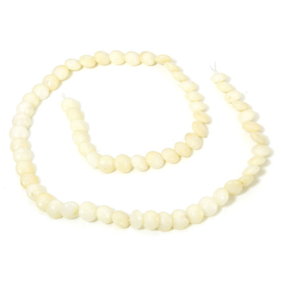Image de 1 Enfilade (Env. 85 - 65 Pcs/Enfilade) Perles pour DIY Fabrication de Bijoux de Pendentife en Corail ( Naturel/Teint ) Tonneau Blanc Env. 7mm Dia., Trou: env. 0.5mm, 40cm long
