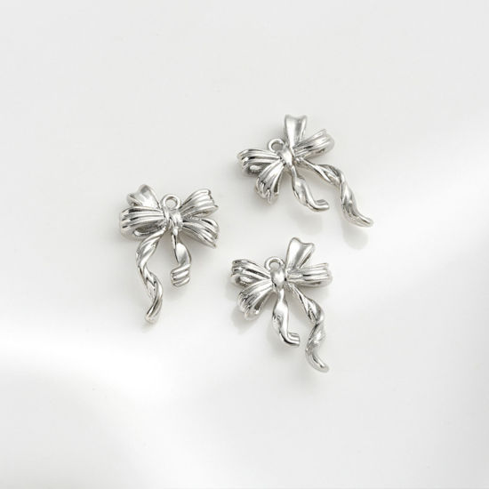 Immagine di 1 Pz Ecologico Ottone Abiti Ciondoli Cravatta a Farfalla Vero Platino Placcato Filigrana 20mm x 13mm