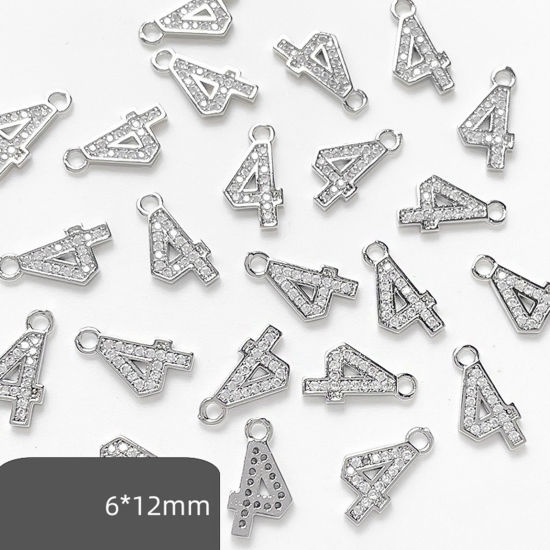 2 個 真鍮 チャーム 数 プラチナメッキ 文字「 4」 マイクロパヴェ クリアジルコン 12mmx 6mm、 の画像