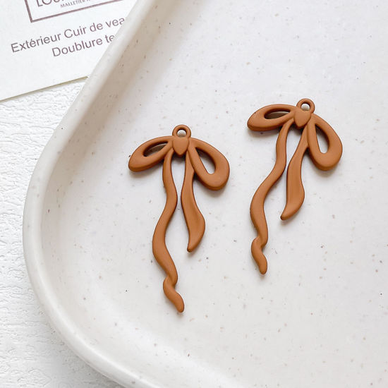 Immagine di 10 Pz Lega di Zinco Abiti Ciondoli Pendenti Colore del Caffè Cravatta a Farfalla Pittura 4cm x 2.1cm