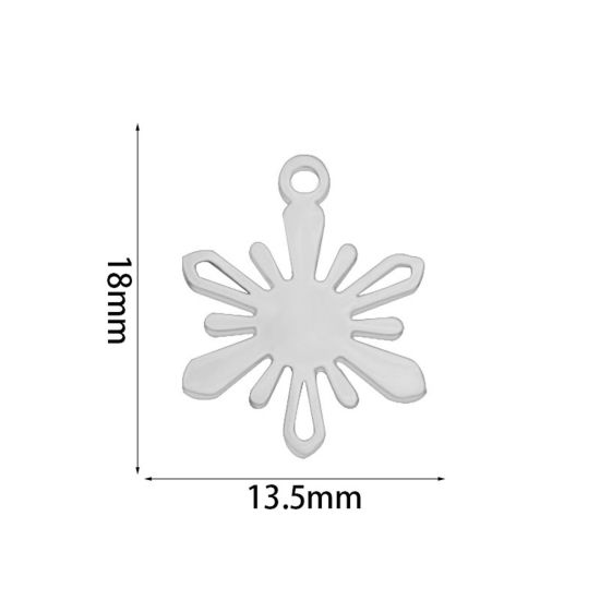 Image de 2 Pcs Breloques en 201 Acier Inoxydable Respectueux de la Nature Noël Argent Mat Flocon de Neige Creux 18mm x 13.5mm