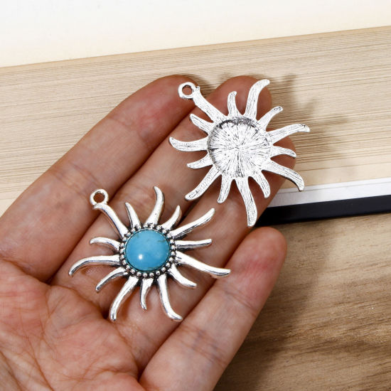 Imagen de 5 Unidades Zamak Bohemia Colgantes Plata Antigua Sol Con Resina Cabochons Imitación Turquesa 3.9cm x 3.7cm