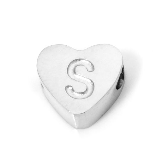 Bild von 2 Stück 304 Edelstahl Valentinstag Perlen zur DIY-Schmuckherstellung Herz Silberfarbe Anfangsbuchstabe/ Großbuchstabe Message " S " 8mm x 7mm, Loch: ca. 2mm