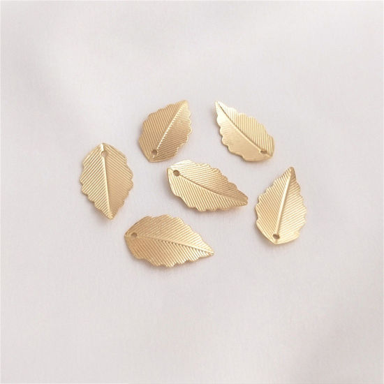 Image de 2 Pcs Breloques en Laiton Respectueux de la Nature Feuille Plaqué Or Véritable 14K Rayées 17.3mm x 10.3mm