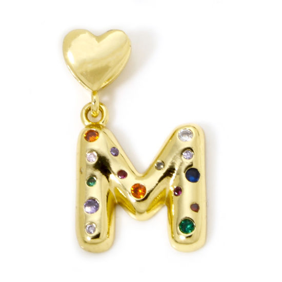 Immagine di 1 Pz Ecologico Ottone Ciondoli Pendenti Lettera Maiuscola 18K Vero Oro Placcato Cuore Lettere " M " Multicolore Cubic Zirconiae 3.2cm x 1.8cm