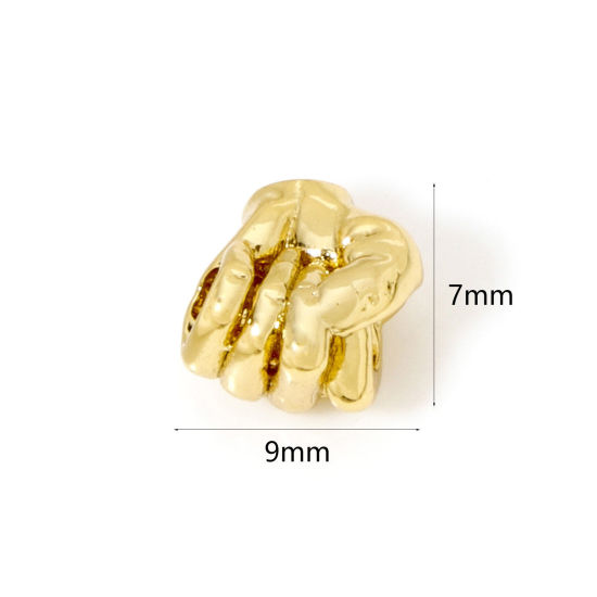 Imagen de 2 Unidades Respetuoso del Medio Ambiente Latón Cuentas Para Hacer Joyas De Bricolaje 18K Oro Real Chapado Puño Poder del Signo de la Mano 3D Aprox 9mm x 7mm, Agujero: acerca de 2mm