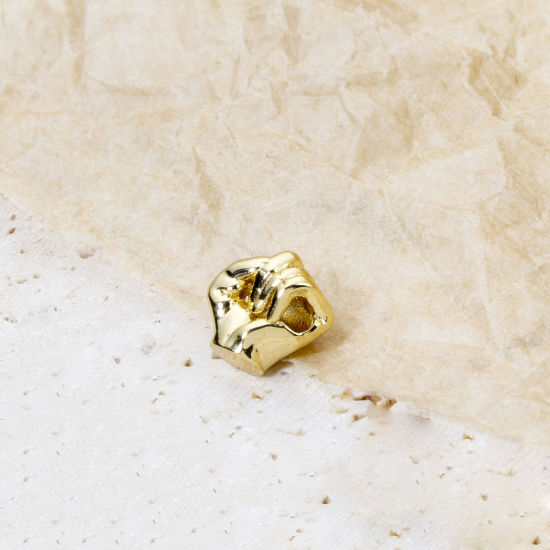 Imagen de 2 Unidades Respetuoso del Medio Ambiente Latón Cuentas Para Hacer Joyas De Bricolaje 18K Oro Real Chapado Puño Poder del Signo de la Mano 3D Aprox 9mm x 7mm, Agujero: acerca de 2mm