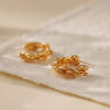 Bild von 1 Paar Umweltfreundlich Stilvoll 18K Echtgold plattiert Messing C-Form Textur Hoop Ohrringe Für Frauen 25.3mm x 6.3mm