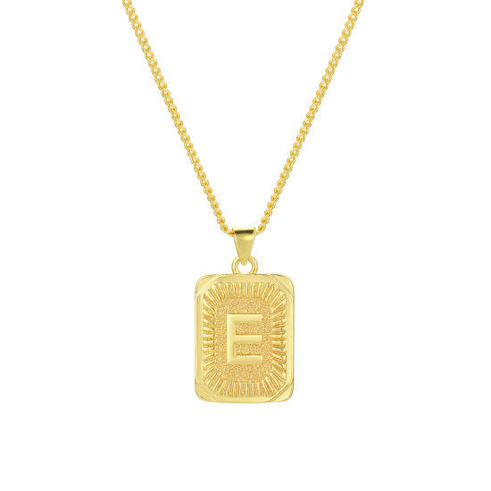Imagen de 1 Unidad Respetuoso del Medio Ambiente Elegante Letra Mayúscula 18K Oro Real Chapado Latón Cadenas de Curb Rectángulo Raya Mensaje " E " Collar con Colgante Unisexo 45cm + 5cm longitud