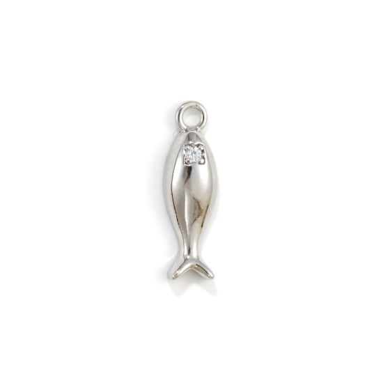 2 個 エコフレンドリー 真鍮 海ジュエリー チャーム リアルプラチナメッキ 魚 クリア ジルコン 16mm x 5mm、 の画像